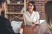 Beautiful,Female,Employee,In,Suit,Is,Smiling,During,The,Job Beautiful,Female,Employee,In,Suit,Is,Smiling,During,The,Job